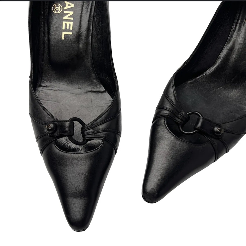 Chanel Courts Black Leather Pointed Toe Heels size 39 Like New